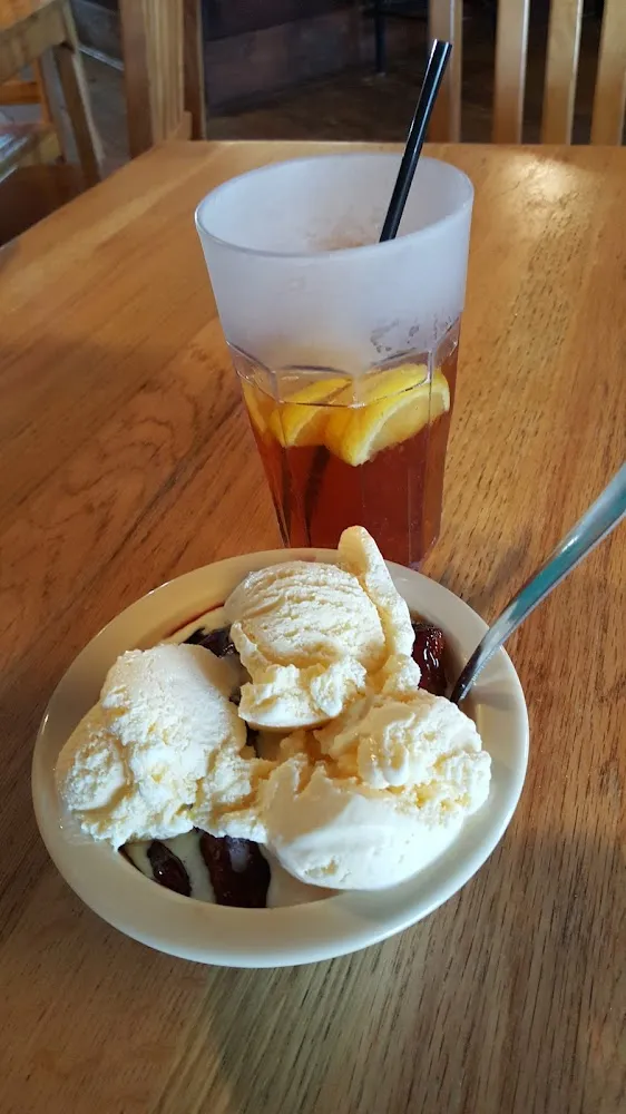 Blackberry Cobbler w Ice Cream