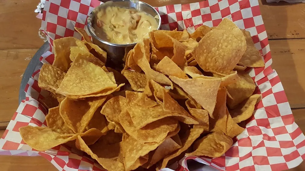 Queso & Chips